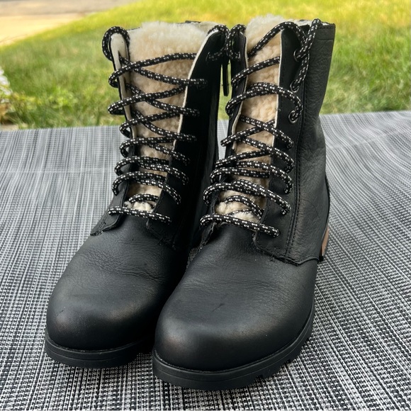 Sorel Emelie Short Lace Cozy Waterproof Boot Black Size 8 Great Condition - Picture 4 of 15
